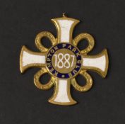 KEMPTON PARK RACES 1887. Early brass and fine enamel Members Badge. Size 32 mm diameter