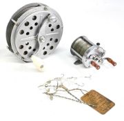 Pflueger Akron multiplier reel No 18941, twin waisted handles, on/off check, runs well. In wood box.