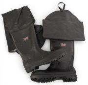 Pair of Tuf Black Rubber Thigh Wading Boots, looking unused - size 11 UK