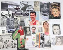 Autograph collection of Manchester United players with signatures generally on pictures as