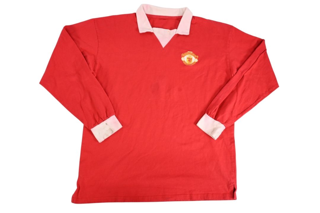 Iconic 1970s styled Manchester United Football No.7 Shirt, all cotton shirt, long sleeve with a - Image 1 of 2
