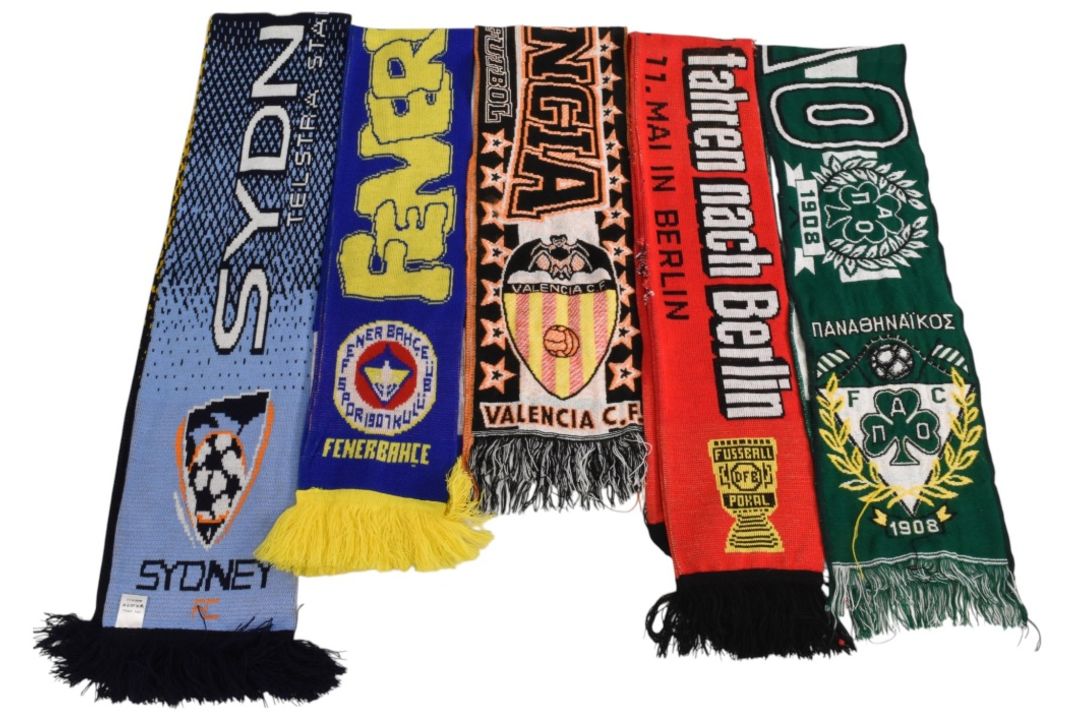 5x Overseas Football Scarves to include LA Galaxy/Sydney, Fenerbahce 95/96, Valencia, Bayer 04 - Image 2 of 2