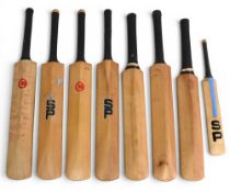 8x signed mini Cricket Bats, all with unidentified signatures, in good condition