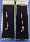 2x 9ct Gold Golf Club Brooches, one has a metal pin, longest 5.5cm 3g