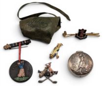 Period Golf Jewellery Collectables, a 925-silver golfer embossed pillbox #16g, golf badges/