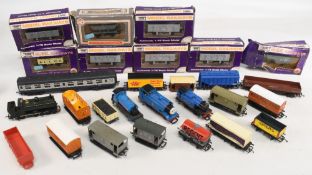 OO Gauge Locomotives and Rolling Stock, 4 assorted locomotive 3 with faults - a good Thomas the Tank