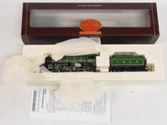 OO Gauge Hornby R2056 Class B17, Doncaster Rovers Locomotive, LNER Green, 2857, in near mint