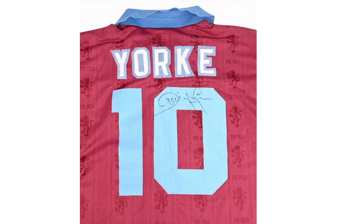 Dwight Yorke 1995/97 Signed Aston Villa Home Football shirt No 10 – Signed to the reverse in ink, - Image 2 of 2