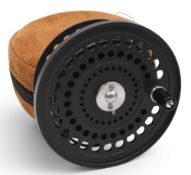Orvis USA CFO V spare spool 3 ½” fully ventilated 2 screw latch, black handle. In wood lined suede