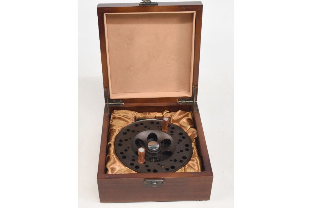Holland & Wilkinson 4 ½” centre pin/trotting reel, twin wooden handles, rear tensioner and on/off