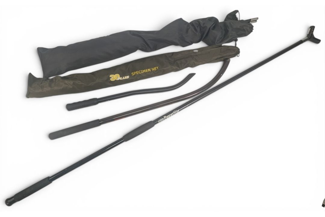 Kennets Powerlite Carp Net, with two net heads, and two feeder tools