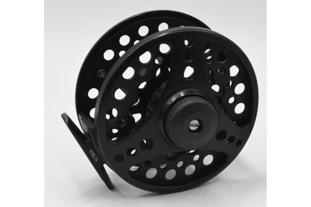 Vision Koma 9/11# alloy salmon fly reel and spare spool, 4 ¼” wide ventilated spool 2 screw latch - Image 3 of 3