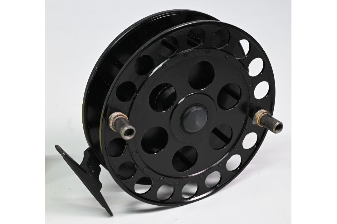 A large unnamed centre pin trotting reel 5 ½" wide caged ventilated spool, twin handles, spring - Image 1 of 2