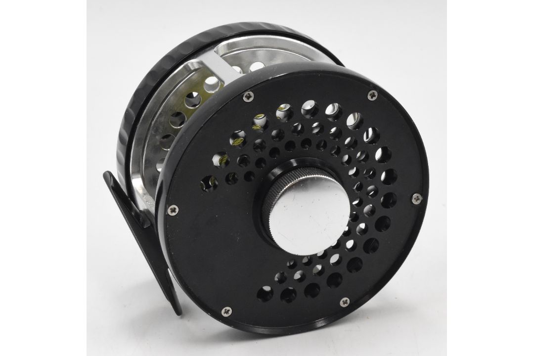 Unnamed alloy fly reel LHW in the style of a Cascapedia or classic design winch, 3 ¾” perforated - Image 2 of 3