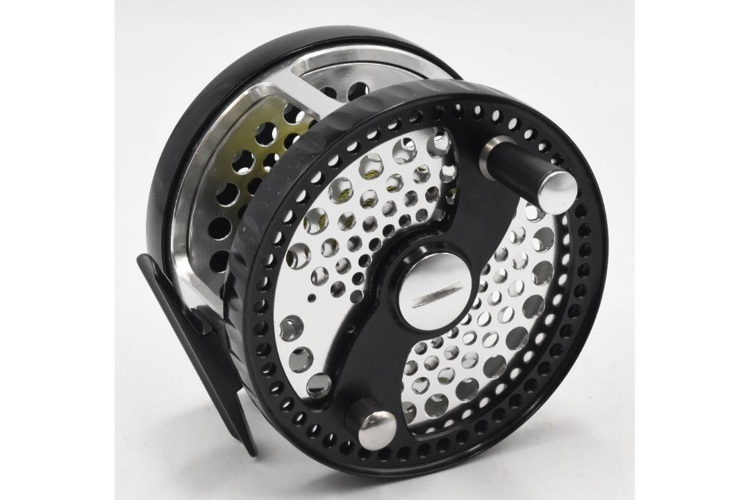 Unnamed alloy fly reel LHW in the style of a Cascapedia or classic design winch, 3 ¾” perforated - Image 1 of 3