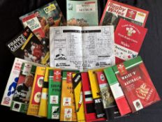 Welsh Interest Rugby Programmes (18): Wales v Aus RWC 1991 signed by Gerald Davies, Clive Norling,