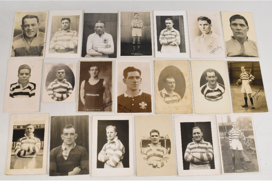 Wigan RLFC player postcards from the 1920’s onwards (20) including five signed, generally in G - Image 1 of 2