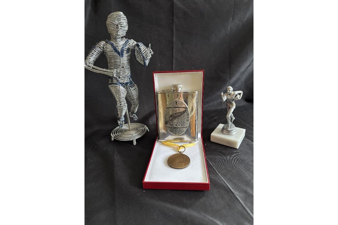 Rugby Giftware etc Selection (4): Rugby figure, c11” tall, shaped silver wire action stance on