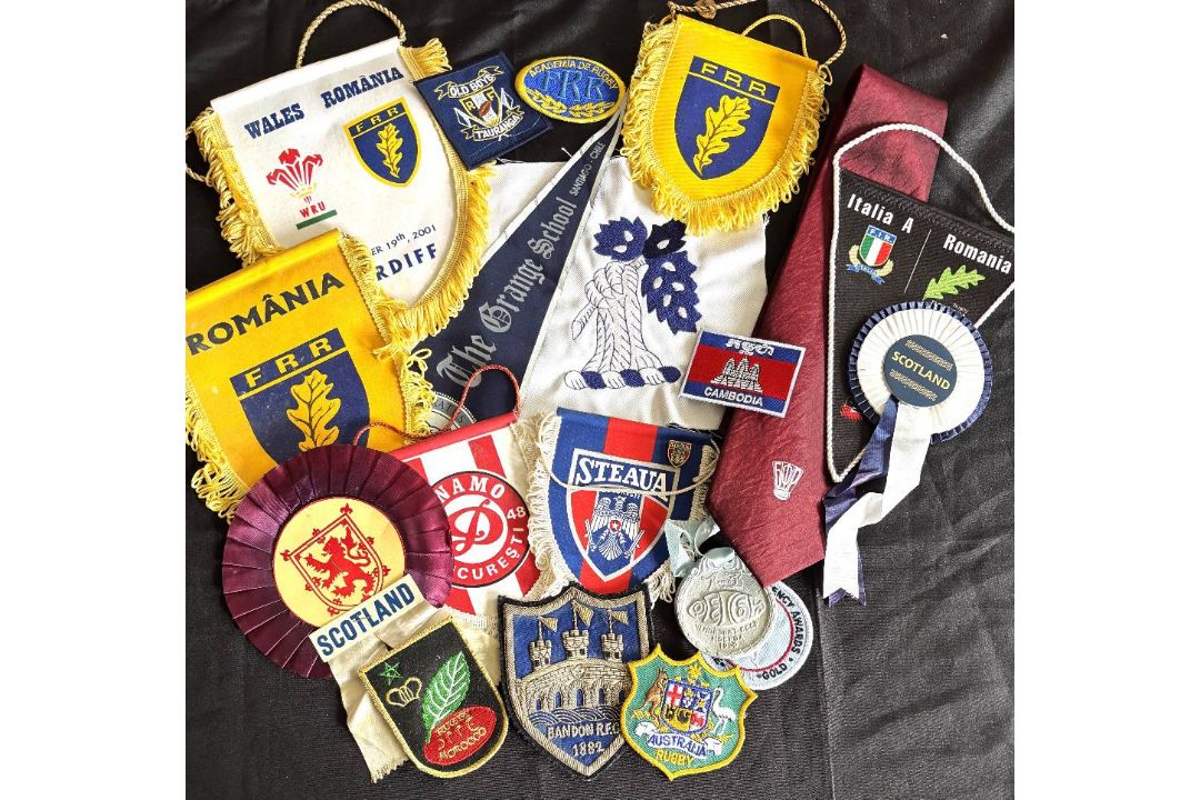 International Array of Pennants, Badges, Patches, Rosettes, Medal and Tie (20): Nice selection,