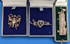 3x Ladies Golf Brooches, to include a silver filagree golf club and bag brooch, a silver clubs