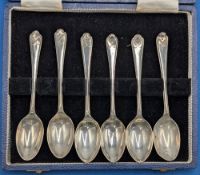 Cased set of 6x Sheffield 1911 silver hallmarked Golf Prize Tea or Coffee Spoons, each faced with