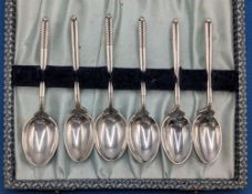 Cased set of 6x Sheffield 1930 silver hallmarked Golf Prize Tea or Coffee Spoons, each faced with