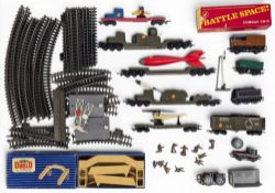 Tri-ang Hornby OO gauge Battle Space Rolling Stock Wagons, two with parts boxed, plus other OO gauge