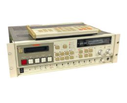 FOSTEX D-20B DAT RECORDER & 8320 REMOTE CONTROL UNIT.