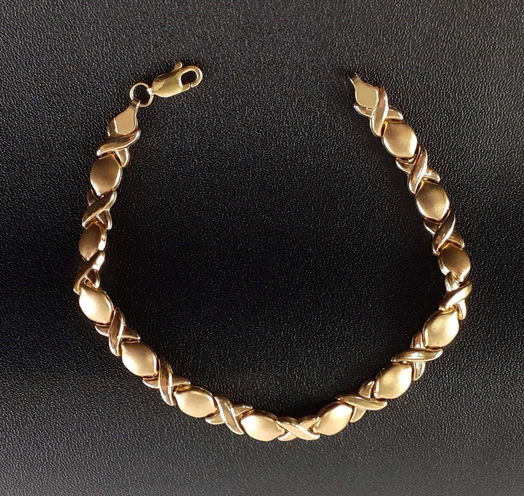 Gold jewellery, antiques, collectables, furniture, tools, garden planters and home furnishings