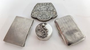 A collection of silver items to include compact mirror, cigarette case, with others, total weight