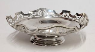 A silver bowl, hallmarked Sheffield 1919, weight approx. 10.5oz.