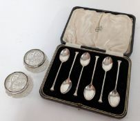 A set of six teaspoons, cased, hallmarked Birmingham 1934, weight approx 2.2oz, together with set of