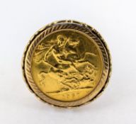 An Elizabeth II full gold sovereign 1967, mounted into a ring, total weight 13g.