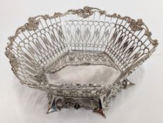 A silver fruit basket, hallmarked London 1913, weight approx.17.8oz.