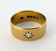 A gents 18ct yellow gold ring, set with single diamond, size Q/R, approx 5.9g.