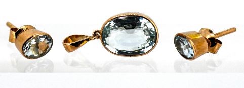 A aquamarine pendant, set in 9ct rose gold with a pair of matching stud earrings, total weight