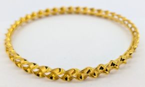 A 22ct gold bangle, approx 14.8g.