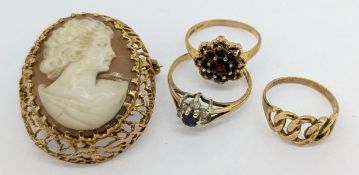 A small collection of jewellery including three 9ct gold dress and a 9ct gold cameo brooch, approx