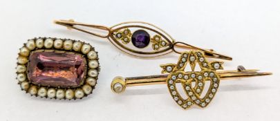 A sweetheart brooch, set in 15ct yellow gold, set with seed pearls, a bar brooch set with amethyst