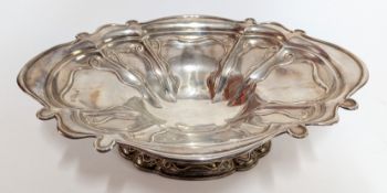 An Edwardian raised silver dish, hallmarked Sheffield 1903, total weight approx. 14.20 oz.