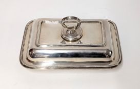 A silver entrée dish, weight approx. 39oz, by Walker and Hall, circa 1950.
