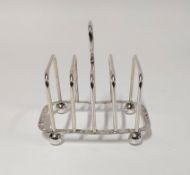 A George V silver four division toast rack, weight approx. 4.65oz.