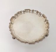 George V London silver waiter on three curled feet, diameter 15cm, 7.35oz.