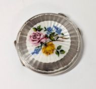 A silver floral compact, hallmarked Birmingham 1962.