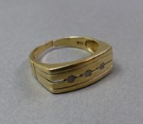 Gentleman's 9ct gold ring (cut), 4.06g.