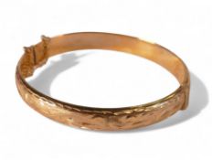 9ct gold bangle, 10.6g.