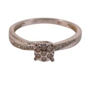 9ct white gold ring set with a cluster of white stones, size N,1.8g.