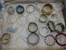 Costume jewellery including bangles and bracelets (1 tray).