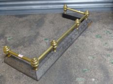 Vintage fireplace fender, with ornate base and brass rail top with ball finials. (H: 18cm x L: 102cm