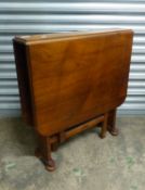 An Art Deco period oak drop leaf table.